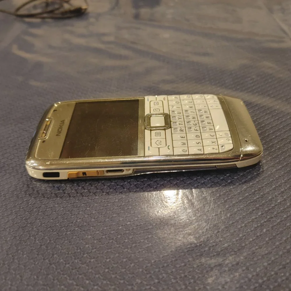 Nokia E71 Mobile Phone 3.15 MP Camera 3G WIFI GPS 2.4in